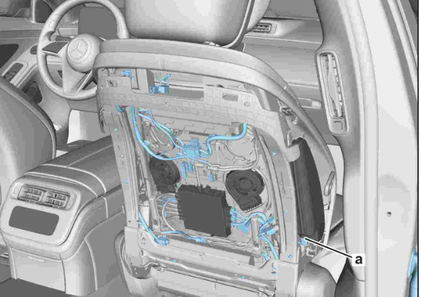 2021年奔驰S400L 驾驶员碰撞传感器和第二排座椅安全带锁扣的位置资料